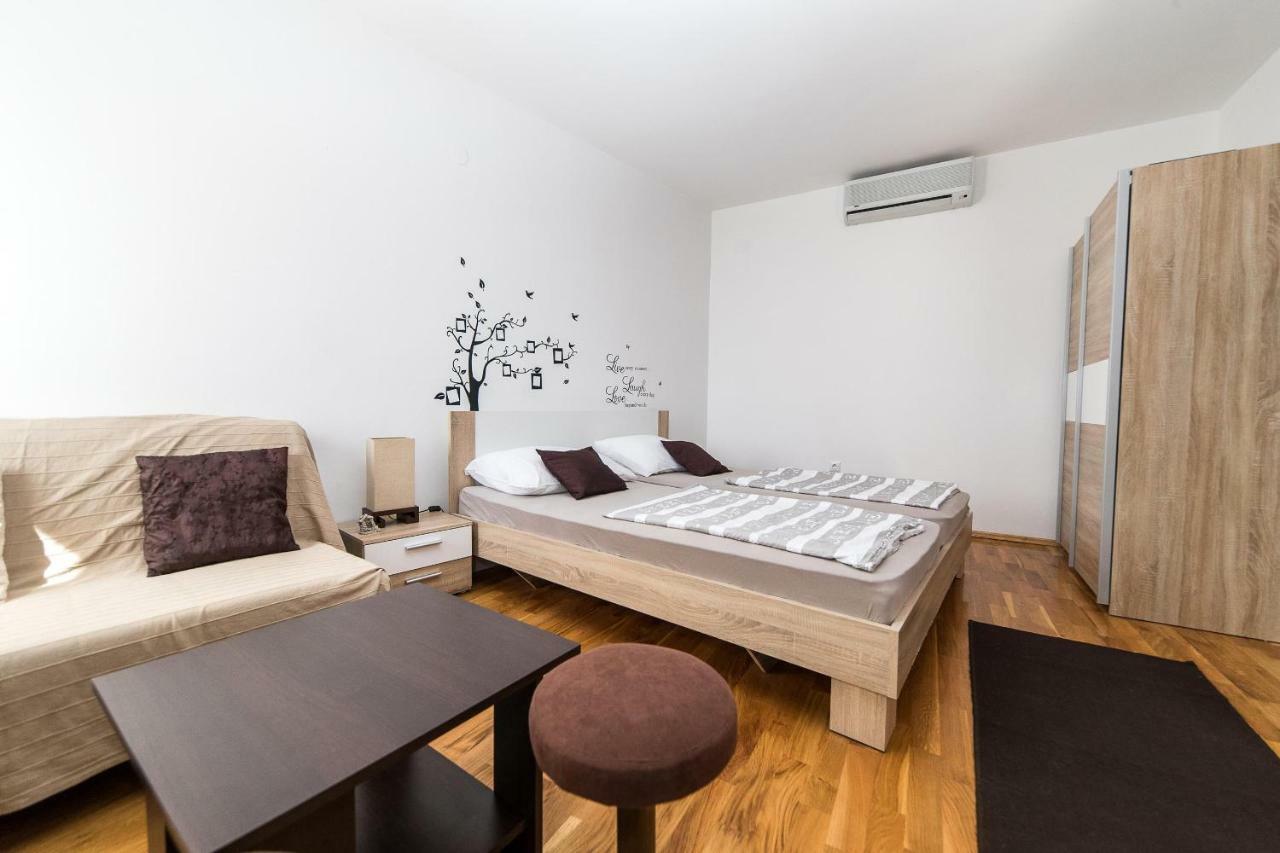 Apartmani Kristina Crikvenica Exteriör bild