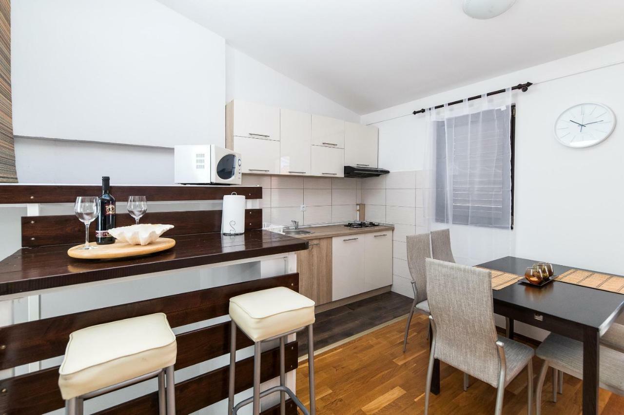 Apartmani Kristina Crikvenica Exteriör bild